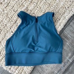 Under Armour sports bra front zip up removable pads size small